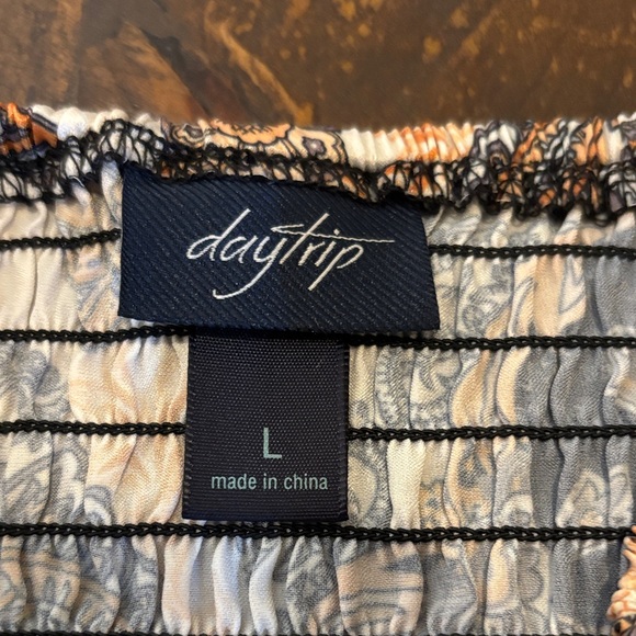 Daytrip Black and White Asymmetrical Paisley Skirt - Picture 2 of 3